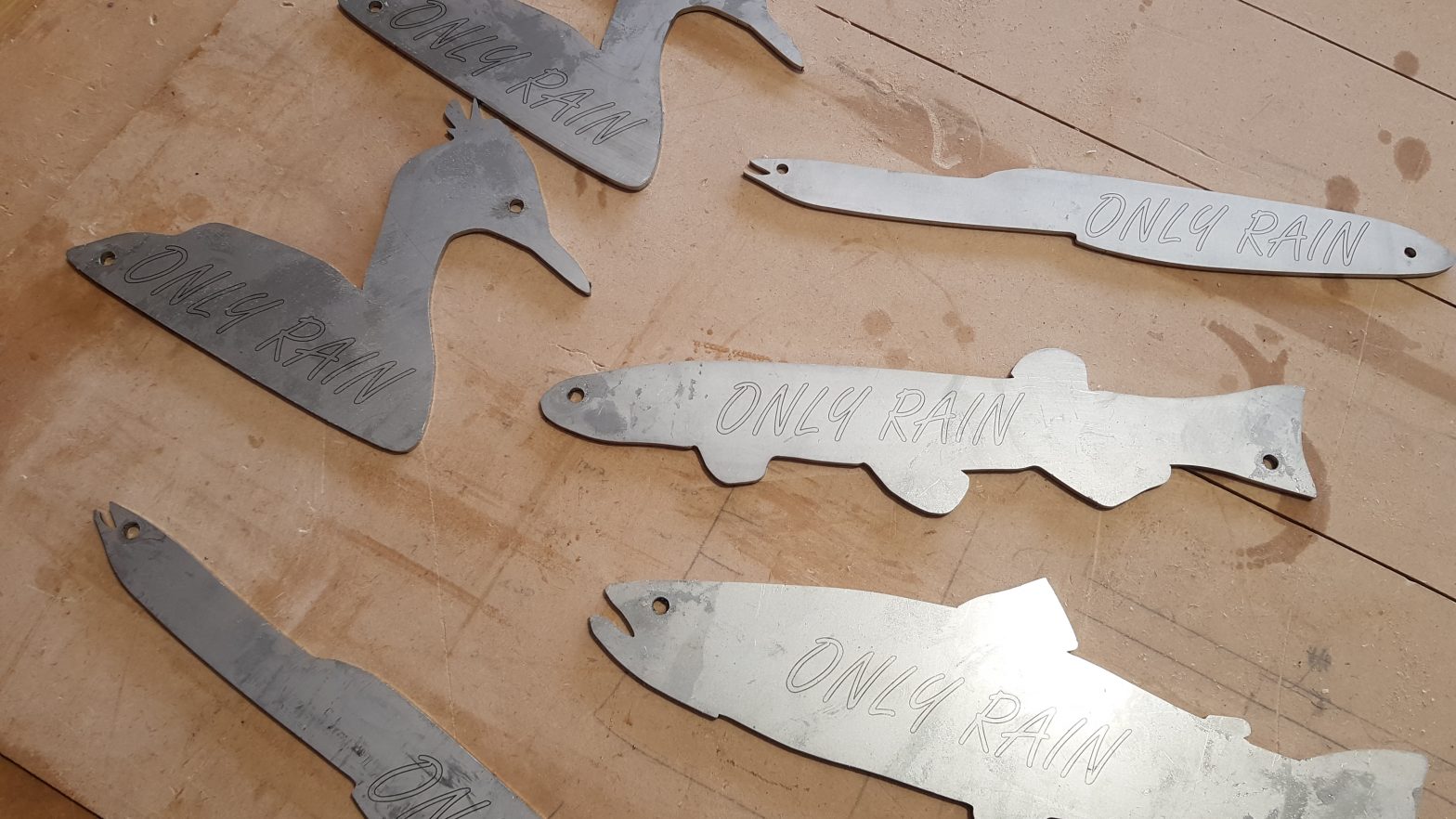Fish, eels and birds with a message