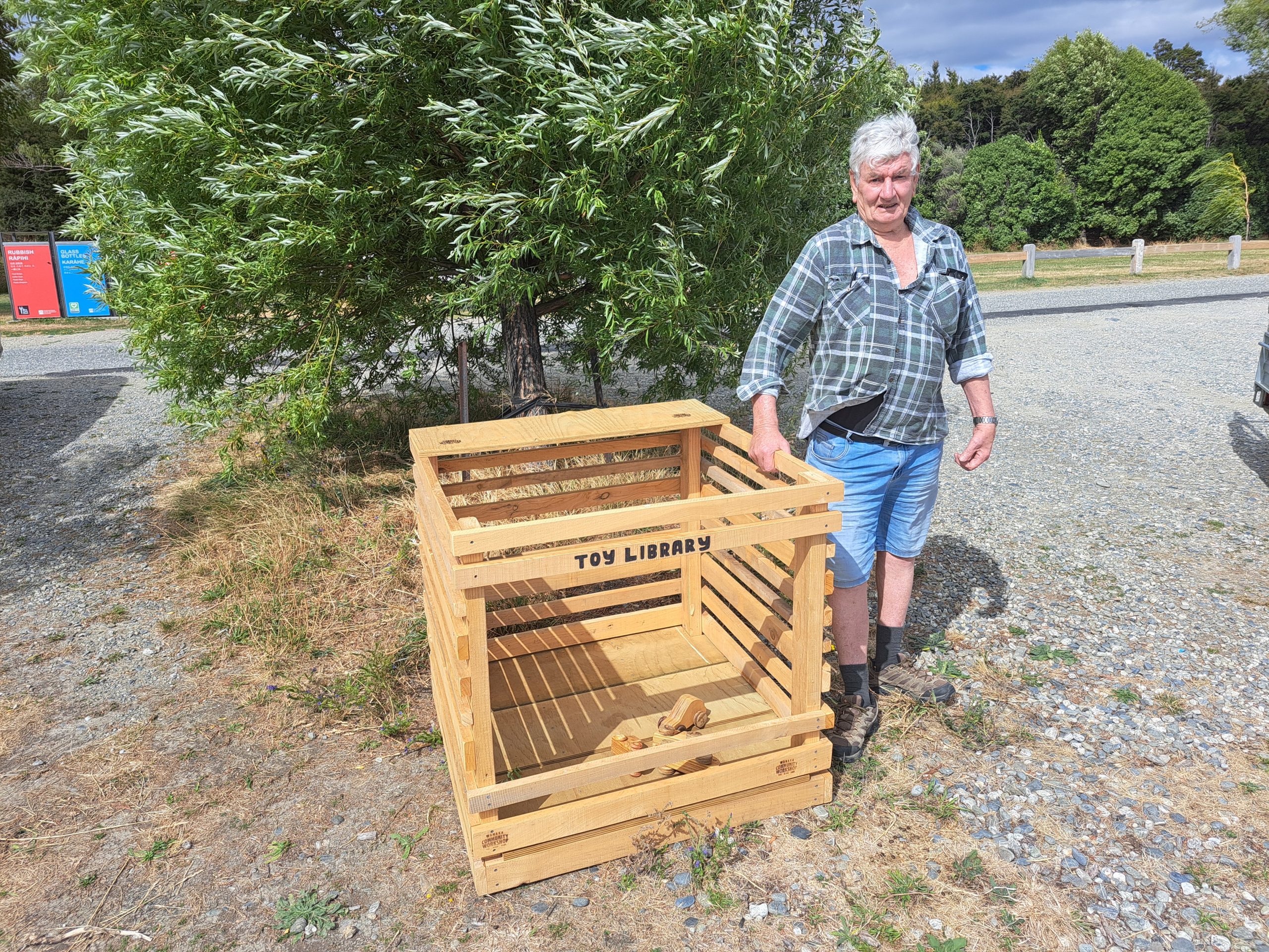 Hawea beach toy library