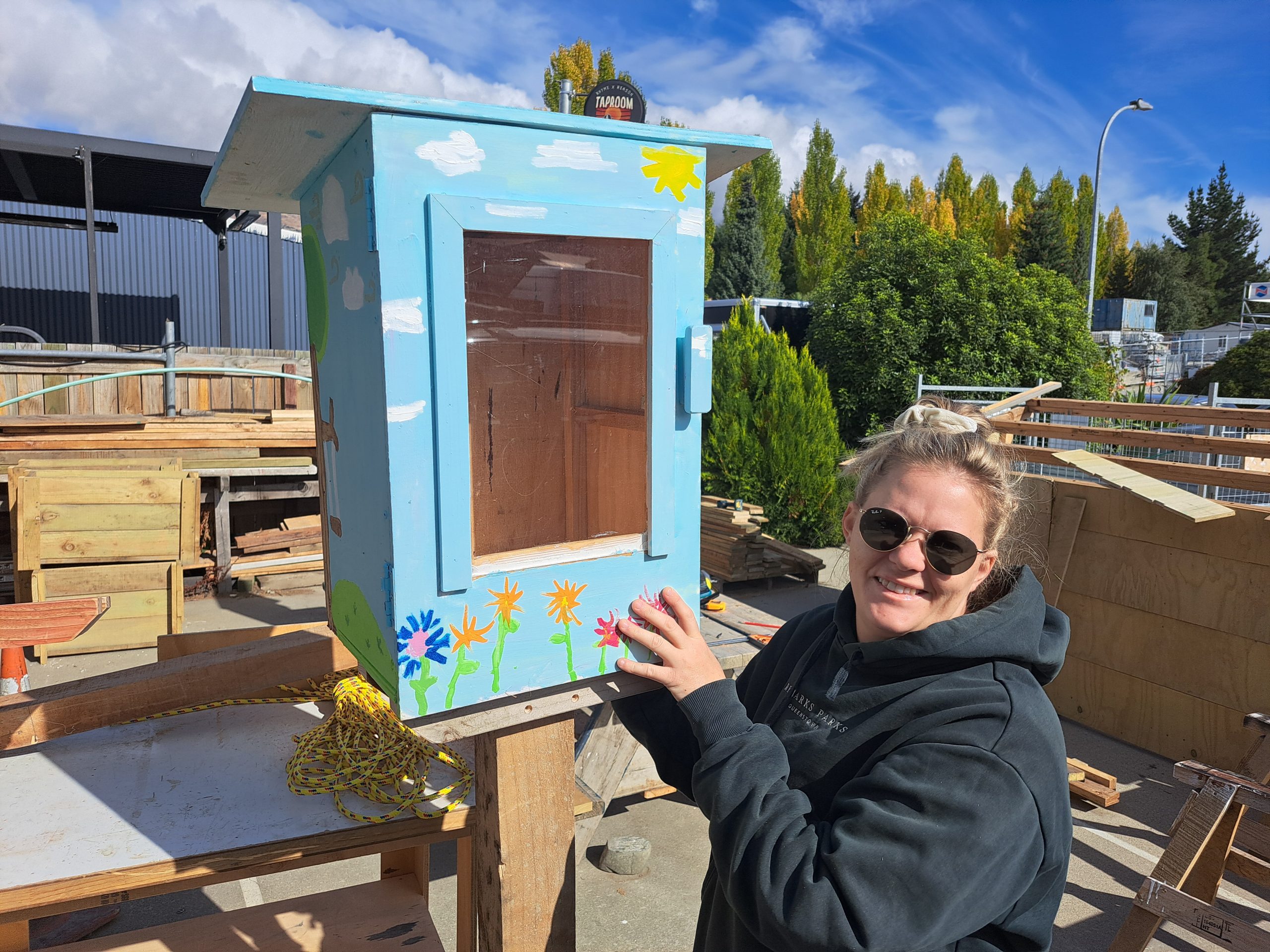 Lilliput library stands
